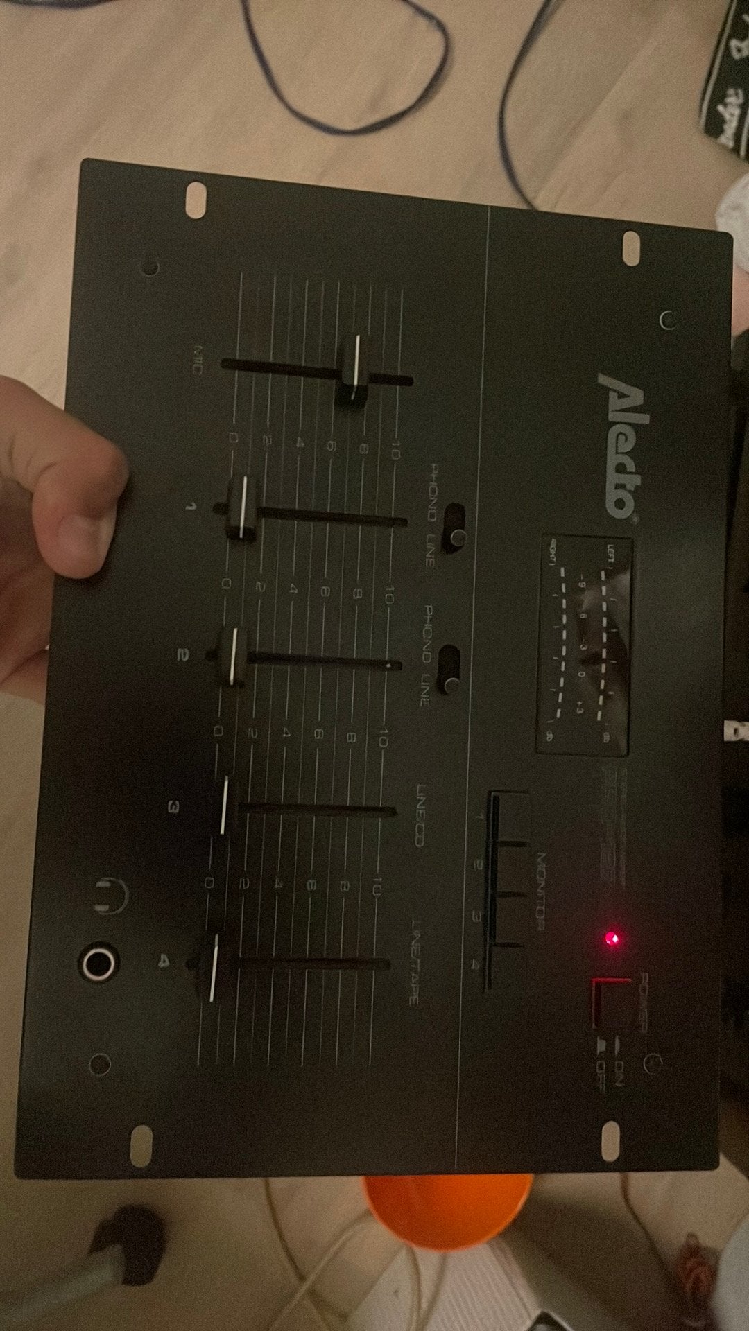 Alecto 4 kanaals mengpaneel, Muziek en Instrumenten, Mengpanelen, Ophalen of Verzenden, Zo goed als nieuw, Minder dan 5 kanalen