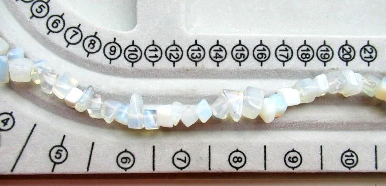 Retro gepolijste opaalkralen nr 1328 melkwit (opaque), Hobby en Vrije tijd, Kralen en Sieraden maken, Ophalen of Verzenden, Zo goed als nieuw