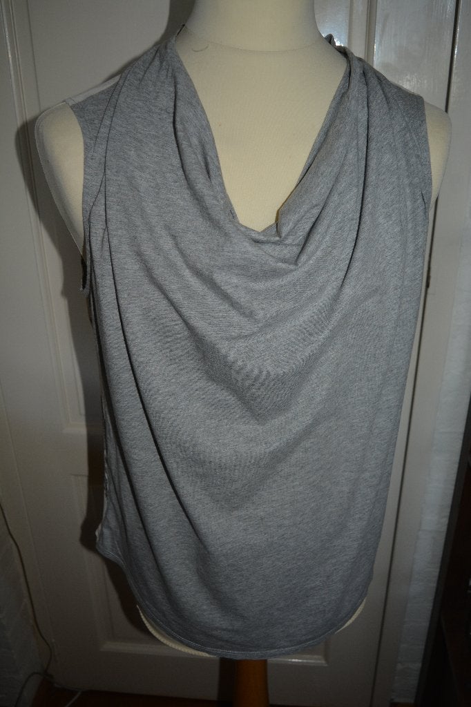 Maison Scotch, leuk grijs mouwloos top, maat 4 (40), Maat 38/40 (M), Zo goed als nieuw, Zonder mouw, Grijs