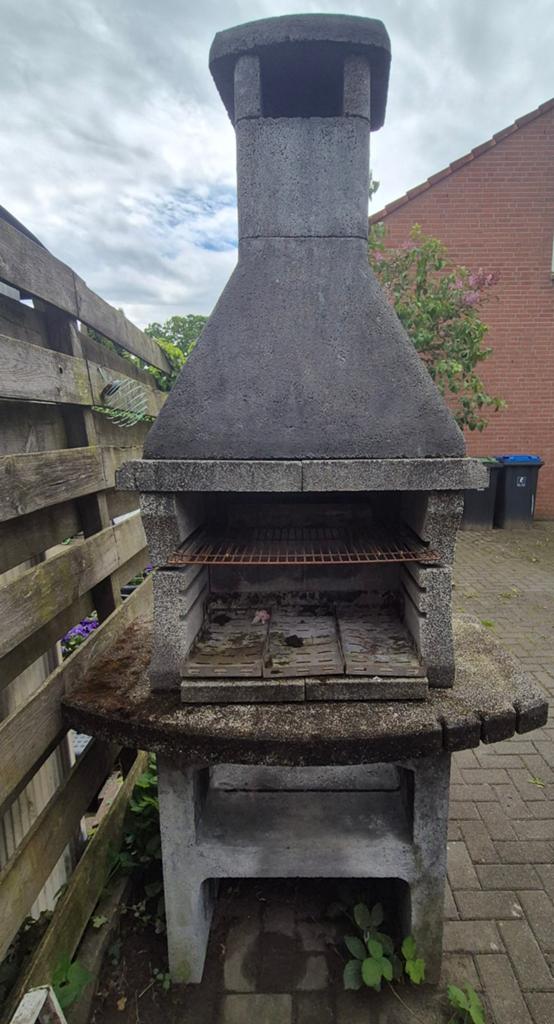 Stenen BBQ gratis af te halen, Tuin en Terras, Houtskoolbarbecues, Gebruikt, Ophalen