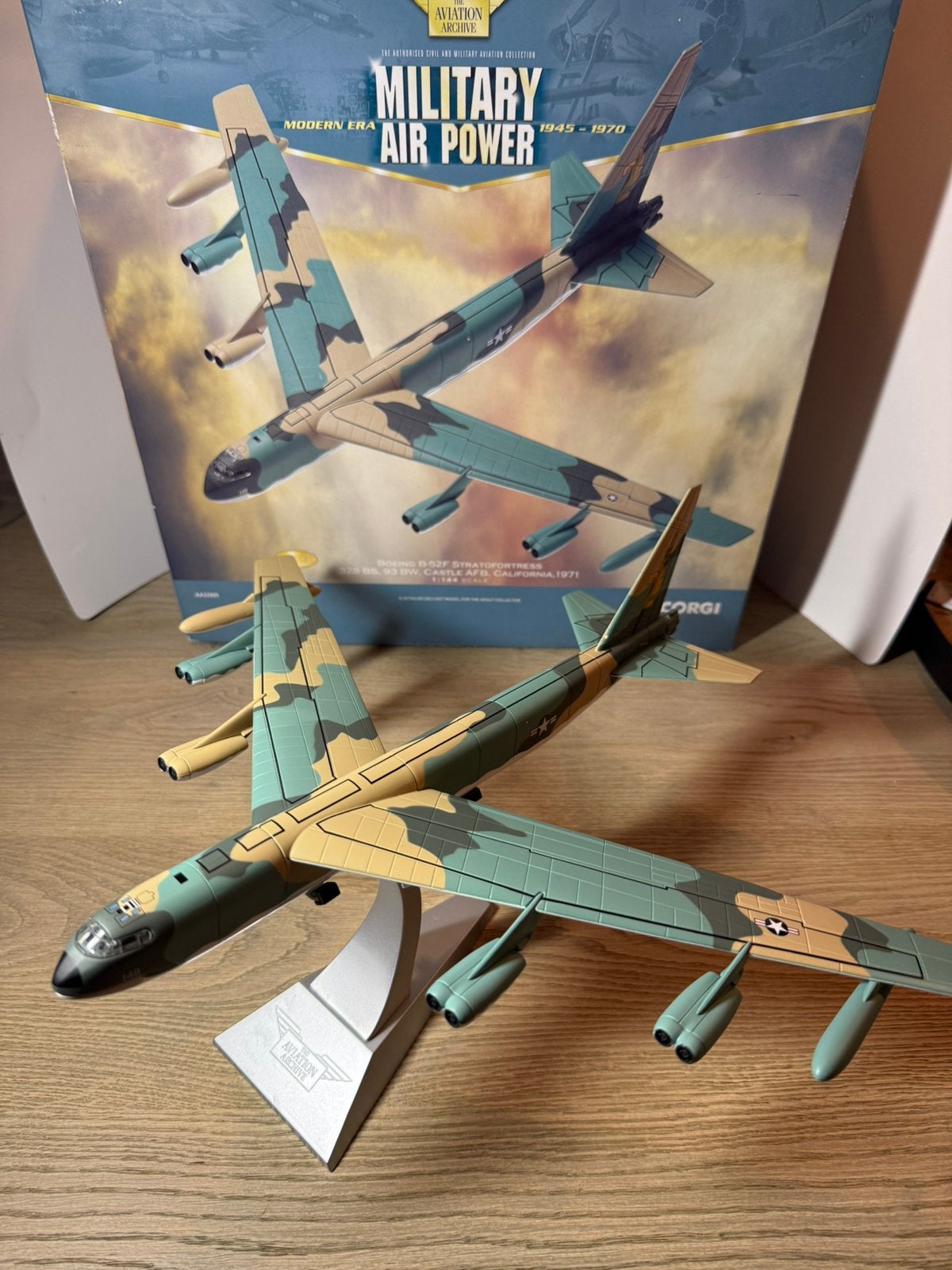 Corgi B-52F Stratofortress 1/144, Ophalen of Verzenden, Zo goed als nieuw, Groter dan 1:72, Overige merken