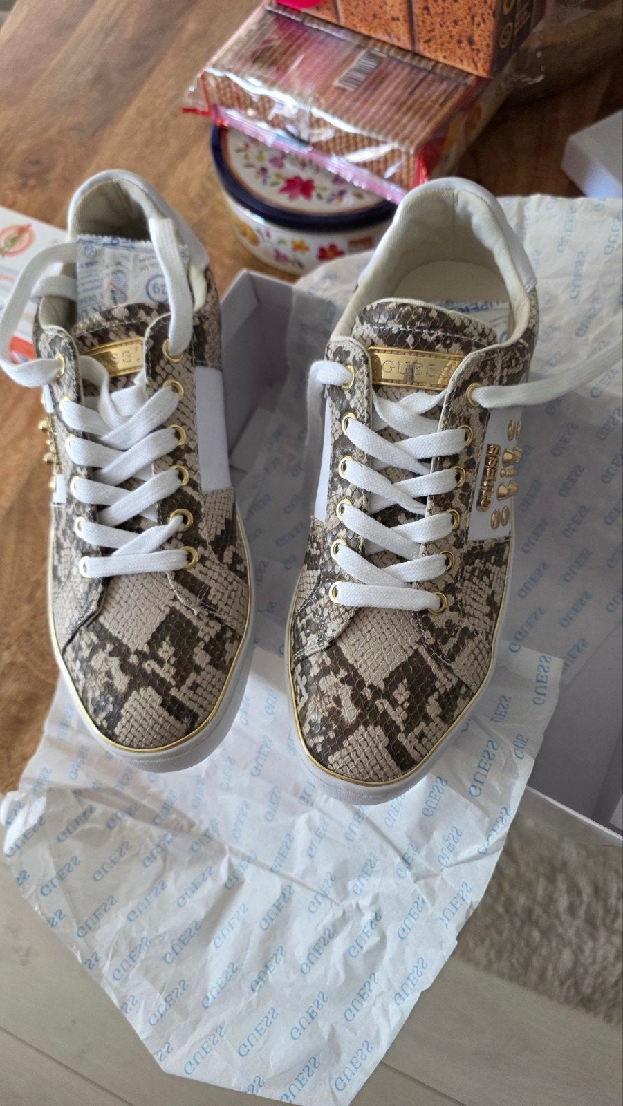Guess Comly sneakers maat 40 Nieuwe!!, Kleding | Dames, Schoenen, Ophalen of Verzenden, Overige kleuren, Sneakers of Gympen