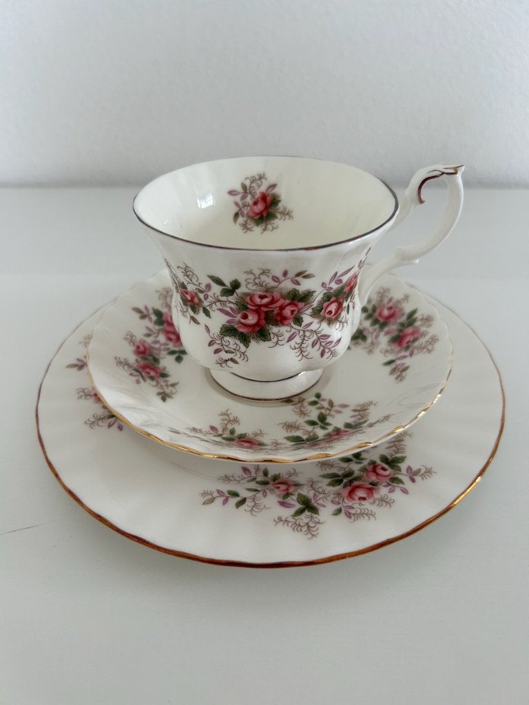 Royal Albert 5 Koffie + Gebak div Decors, Ophalen of Verzenden, Gebruikt, Porselein, Kop en/of schotel