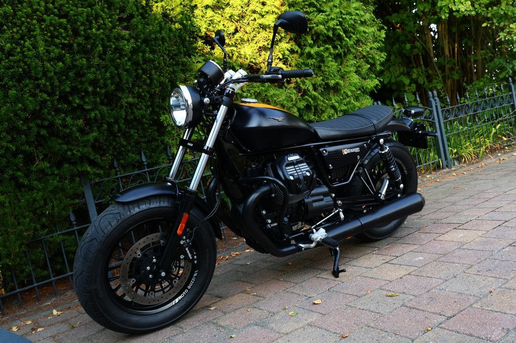 Moto Guzzi V9 BOBBER BLACK EDITION ABS 853cc (bj 2016), Motoren, Motoren | Moto Guzzi, 853 cc, Bedrijf, Meer dan 35 kW, Naked bike