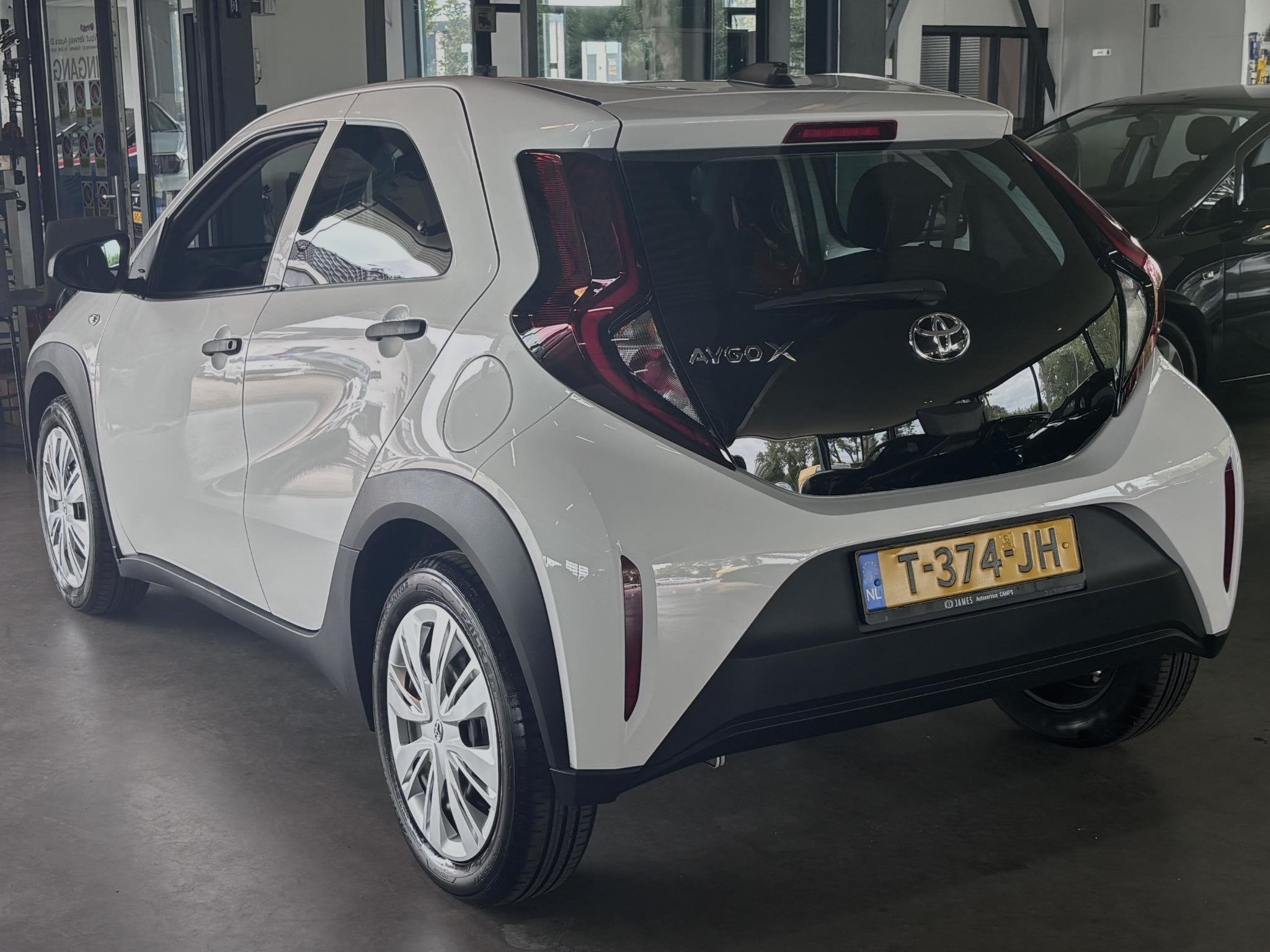 Toyota Aygo X 1.0 VVT-i MT, Auto's, Stof, Gebruikt, 4 stoelen, Wit