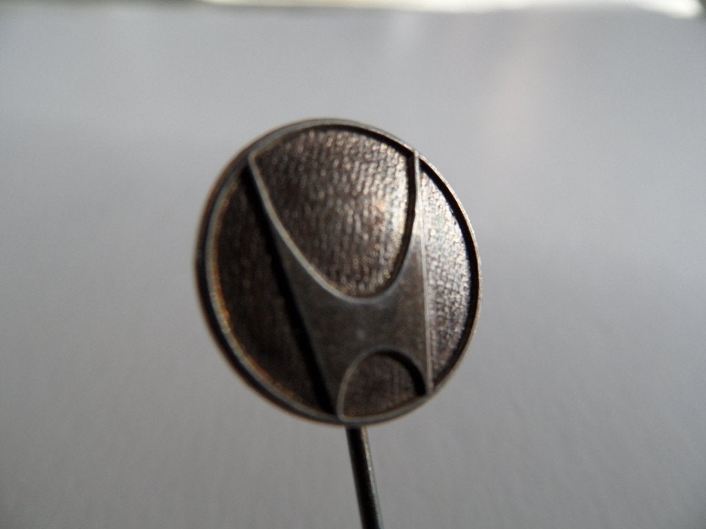 EBRO oldtimertruck speld, Verzamelen, Speldjes, Pins en Buttons, Verzenden, Gebruikt, Merk, Speldje of Pin
