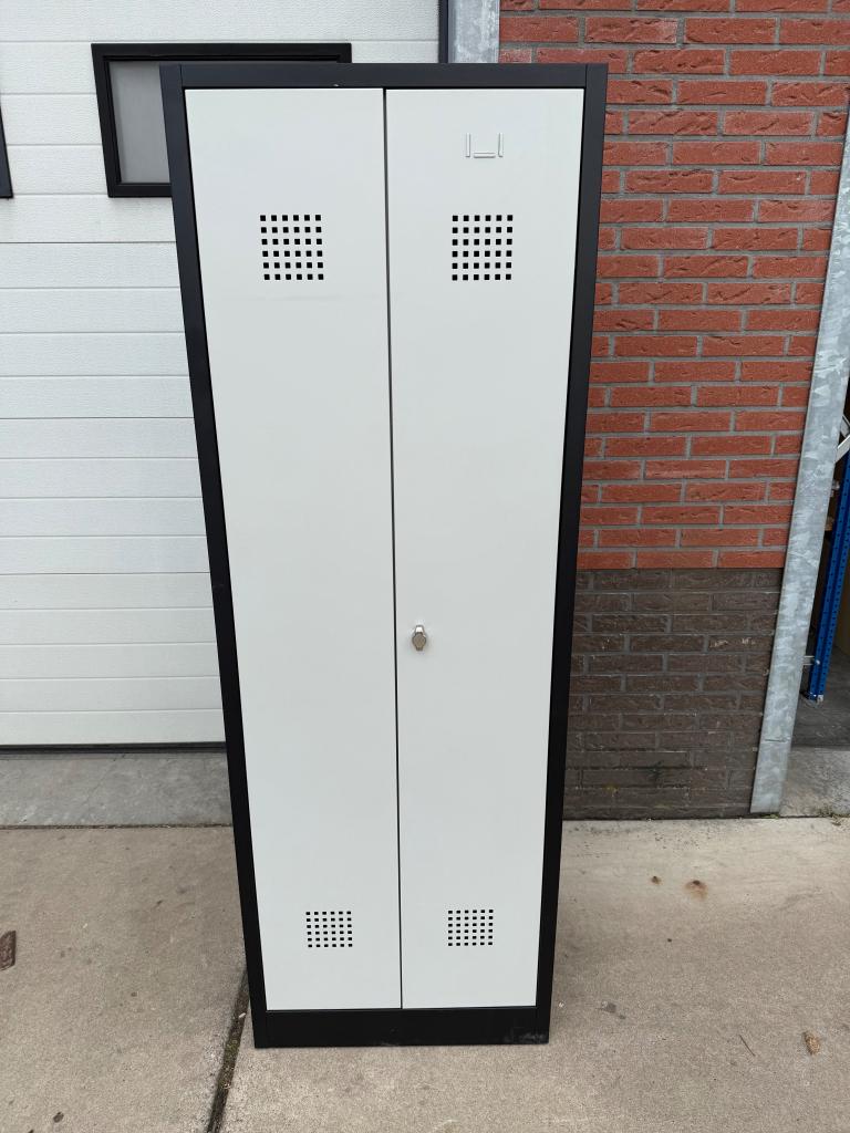 2 -deurs Kledingkast / Lockerkast, Niet ingevuld, Niet ingevuld, Zo goed als nieuw, 150 tot 200 cm