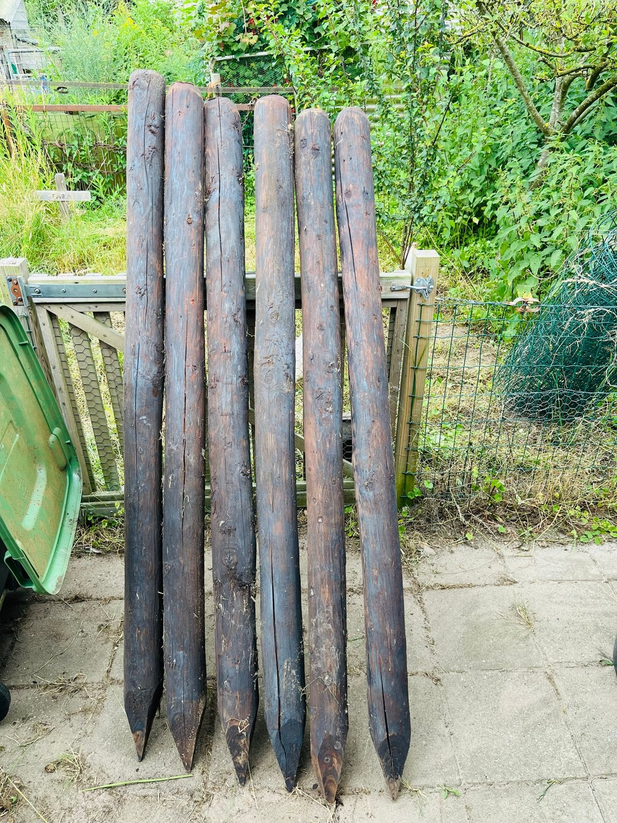 Zes geteerde palen voor tuin of afrastering, Dieren en Toebehoren, Ophalen, Gebruikt