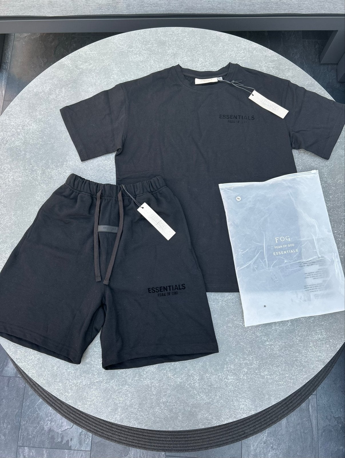 Essentials Fear Of God Zomerpak (T-shirt + Korte Broek), Ophalen, Nieuw, Maat 46 (S) of kleiner, Zwart