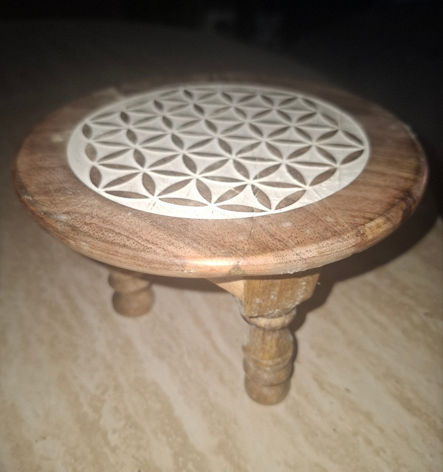 Wit bedrukt altaartafeltje, plantentafeltje Bloem des Levens, Ophalen of Verzenden, Zo goed als nieuw, Meerkleurig, Hout