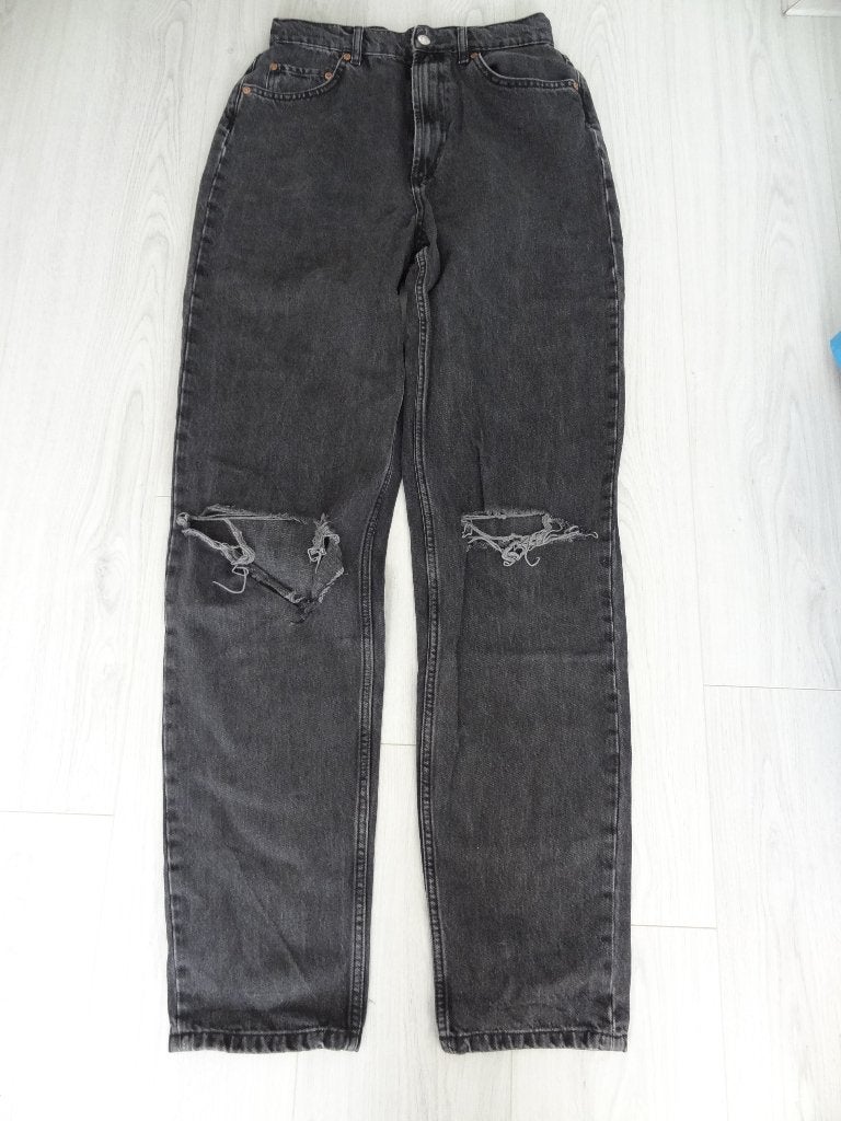 Jeans in in zwart van Asos maat 38 lengte 32, Kleding | Dames, Spijkerbroeken en Jeans, Zwart, Ophalen of Verzenden, Zo goed als nieuw