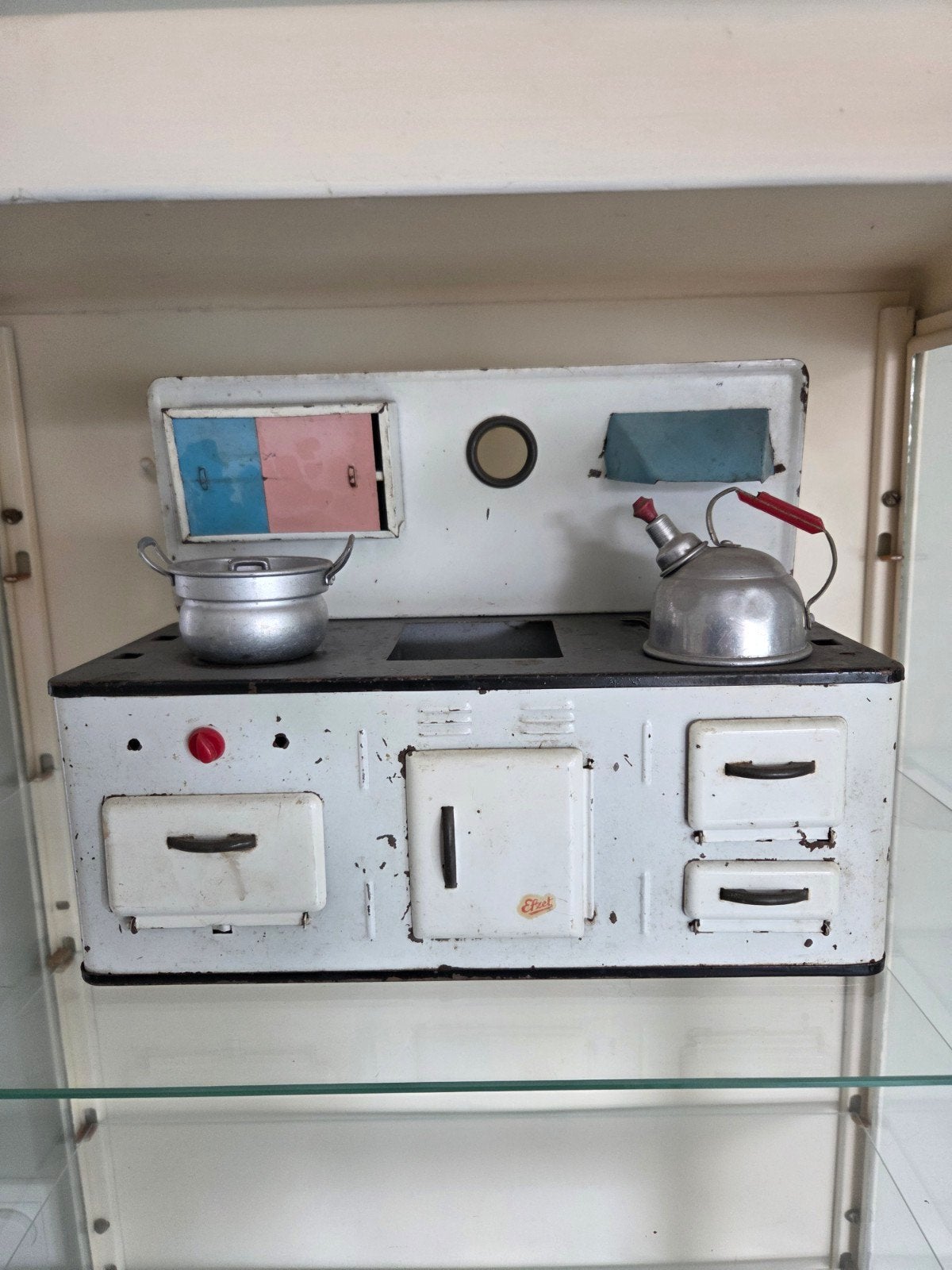 Vintage Speelgoedfornuisje met Ketel en Pan - Efzet, Ophalen, Gebruikt