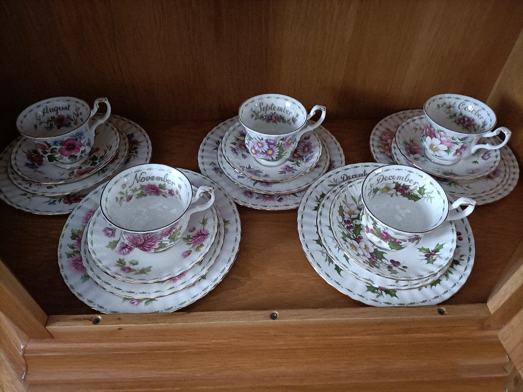 Royal Albert Set flower of the month, Ophalen