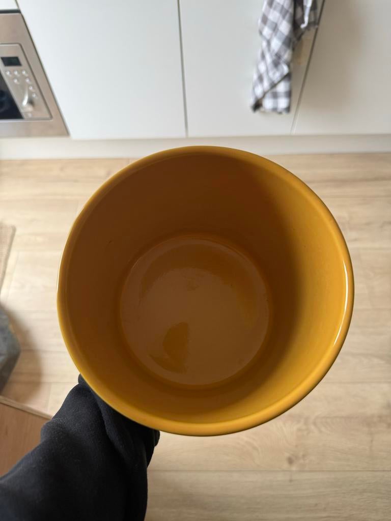 Gele bloempot, zo goed als nieuw, Tuin en Terras, Bloempotten, Rond, Binnen, Ophalen of Verzenden, Zo goed als nieuw