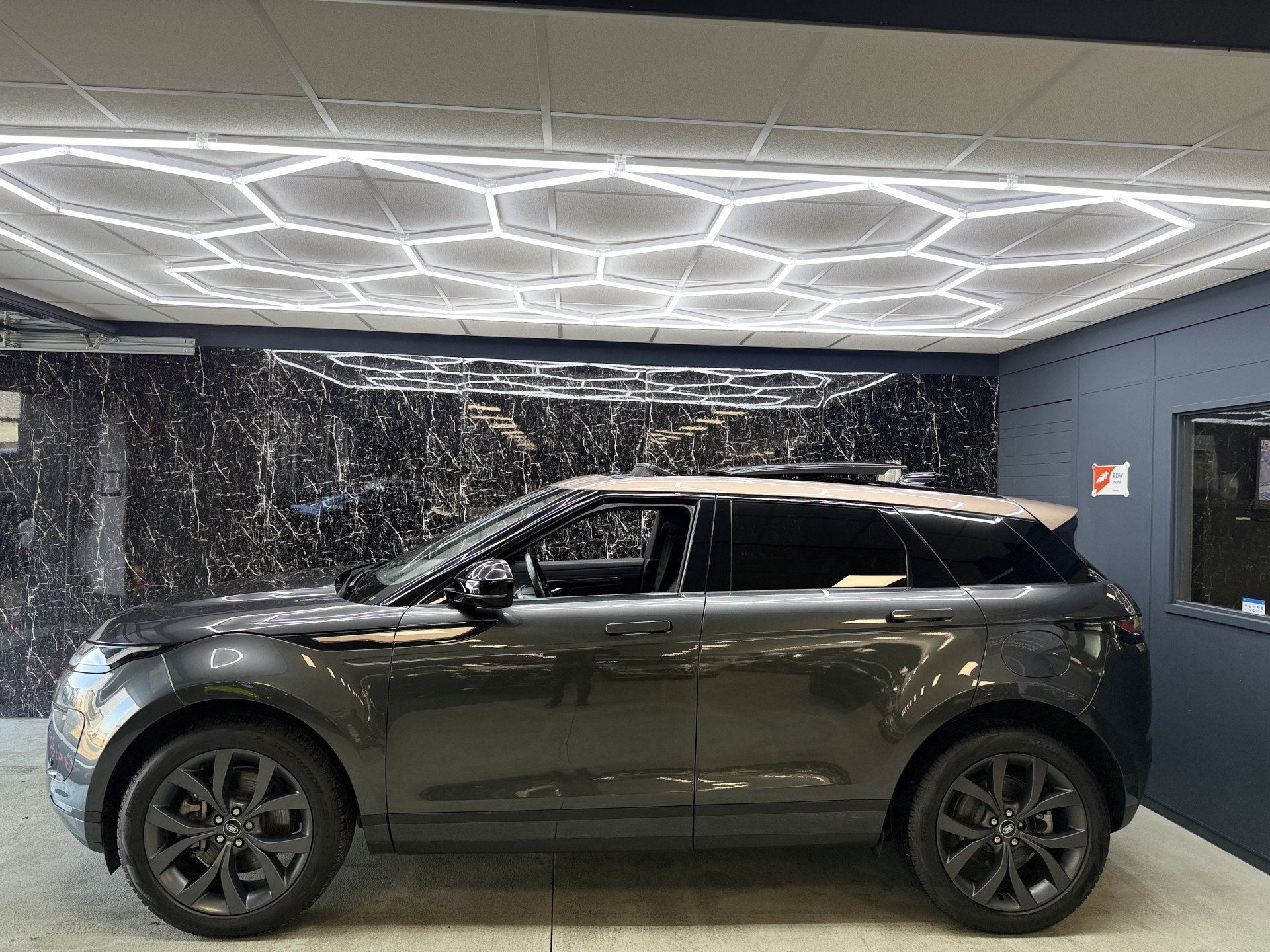 Land Rover Range Rover Evoque 1.5 P300e AWD R-Dynamic HSE PA, Automaat, 309 pk, 1498 cc, Hybride Elektrisch/Benzine