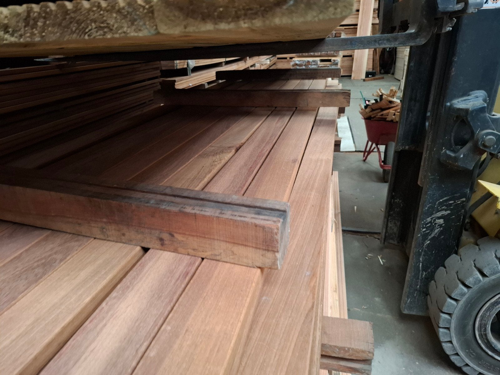 Partij 70 st hardhout latten planken 305x9x2.5 cm bezorgen m, Ophalen, Nieuw, A, Hout