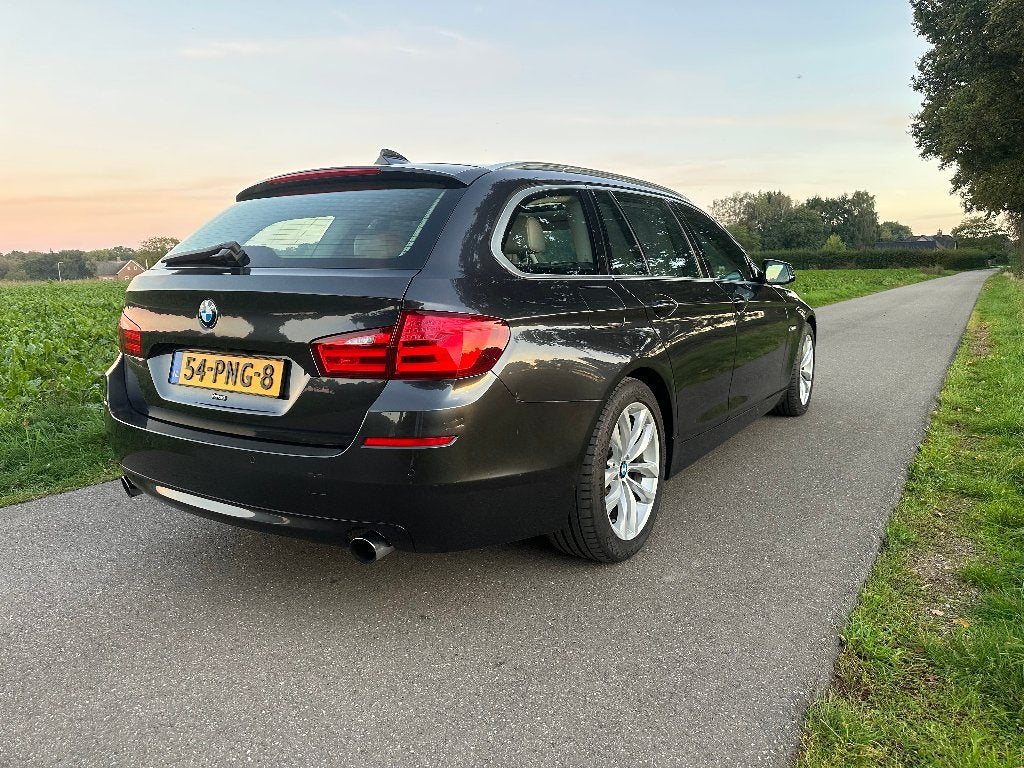 BMW 535i Touring High Exe | Orig NL | 2e eig | zeer compleet, Auto's, Automaat, Achterwielaandrijving, 2000 kg, Particulier