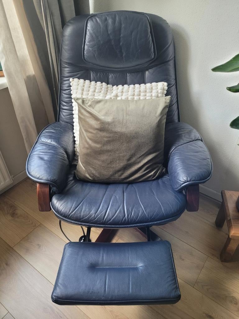 Möbel Vintage Zweedse blauw leren fauteuil met voetenbank, Huis en Inrichting, Fauteuils, Gebruikt, Mobel, Vintage, 75 tot 100 cm