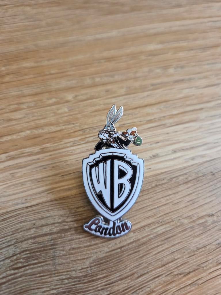 Warner bros London speldje, Verzamelen, Speldjes, Pins en Buttons, Ophalen of Verzenden, Zo goed als nieuw, Overige onderwerpen