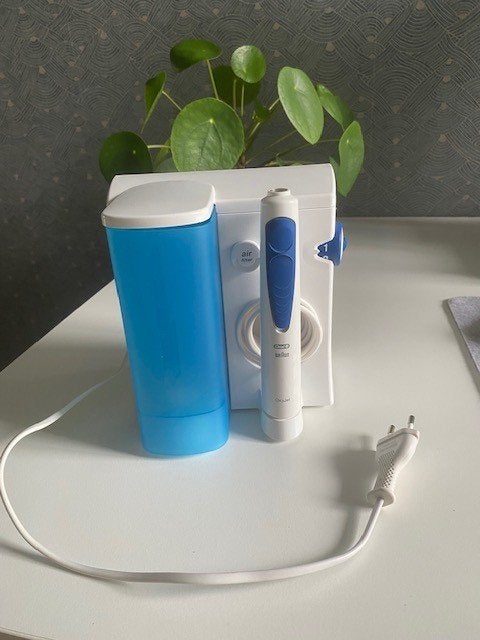 Oral-B monddouche/ floss aparaat, Verzenden, Zo goed als nieuw, Mondverzorging