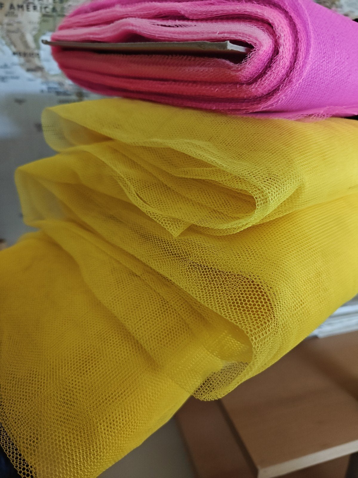 Organza stof in geel en roze - veel meters!, Ophalen of Verzenden