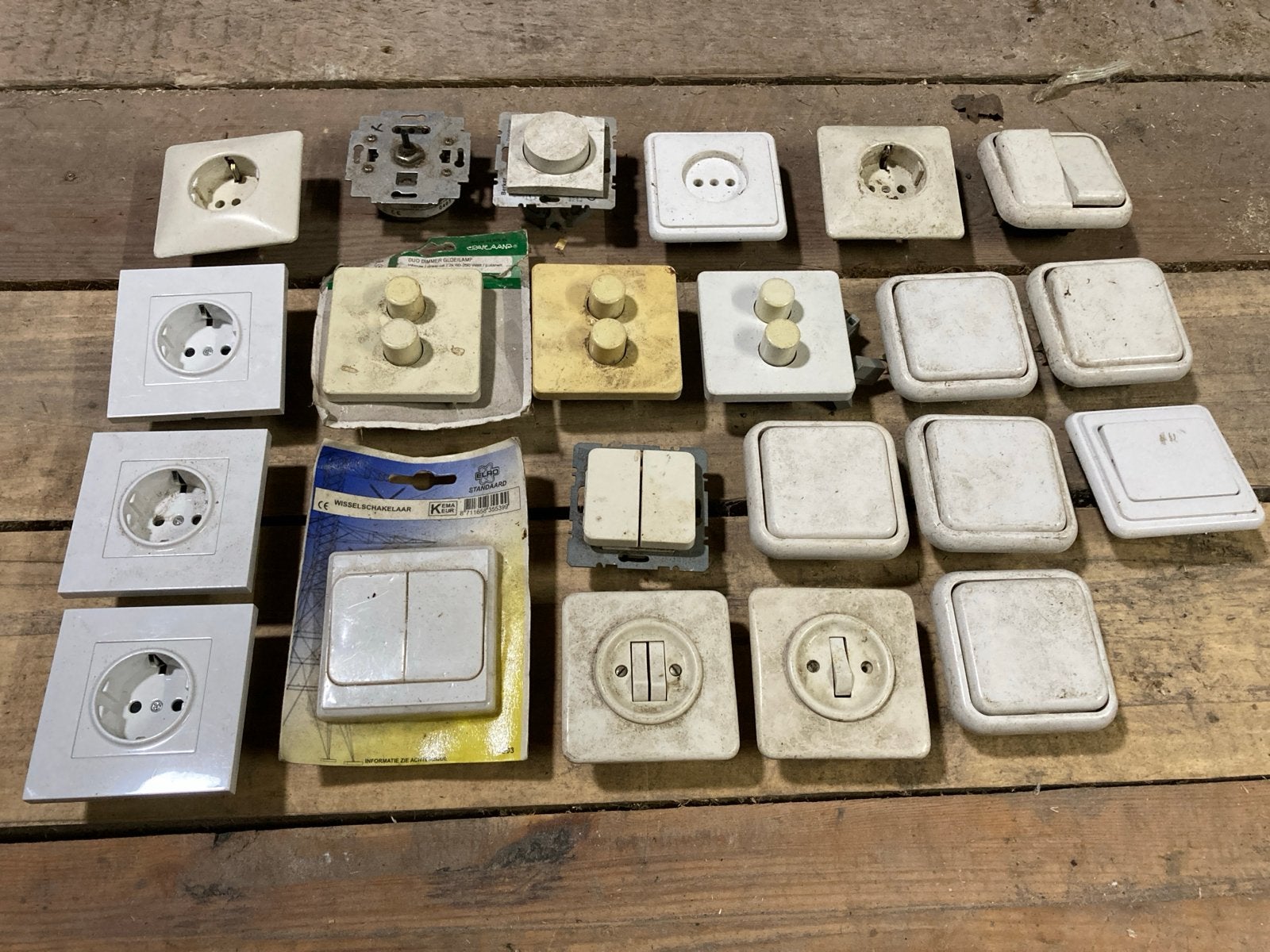 Schakelmateriaal: dimmers, stopcontacten en wisselschakelaar, Ophalen of Verzenden, Gebruikt, Dimmer