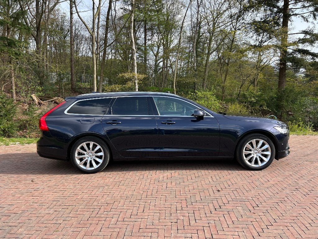 Volvo V90 D5 235pk AWD MOM 2017 BLAUW INTRO SCAND WINTER, Auto's, Volvo, Automaat, V90, Euro 6, 1969 cc
