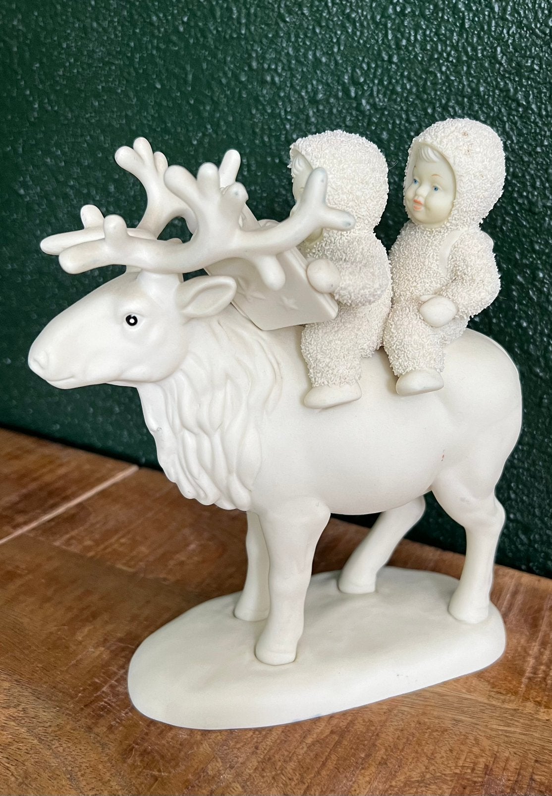 Goebel Snowbabies Dept56 "A Journey for Two by Caribou" 1998, Ophalen of Verzenden, Zo goed als nieuw, Dier