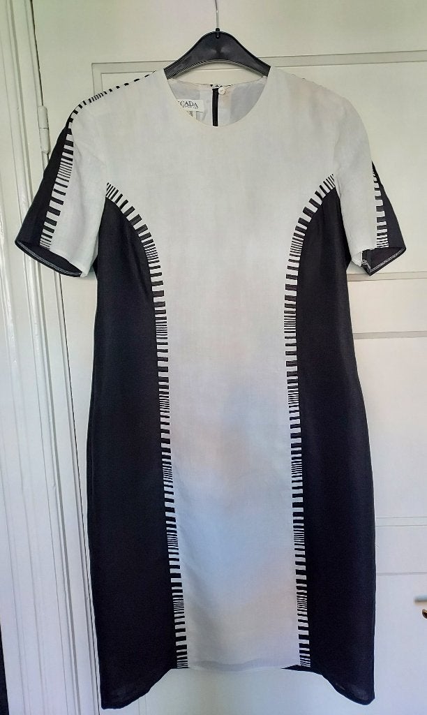 Prachtig linnen jurkje van Escada      maat 44, Kleding | Dames, Verzenden, Zwart, Maat 42/44 (L), Escada