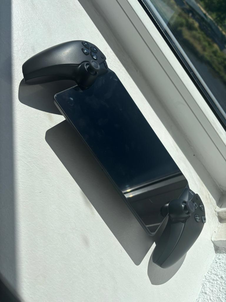 PlayStation Portal Remote Player midnight black + Case, Ophalen of Verzenden, Zo goed als nieuw