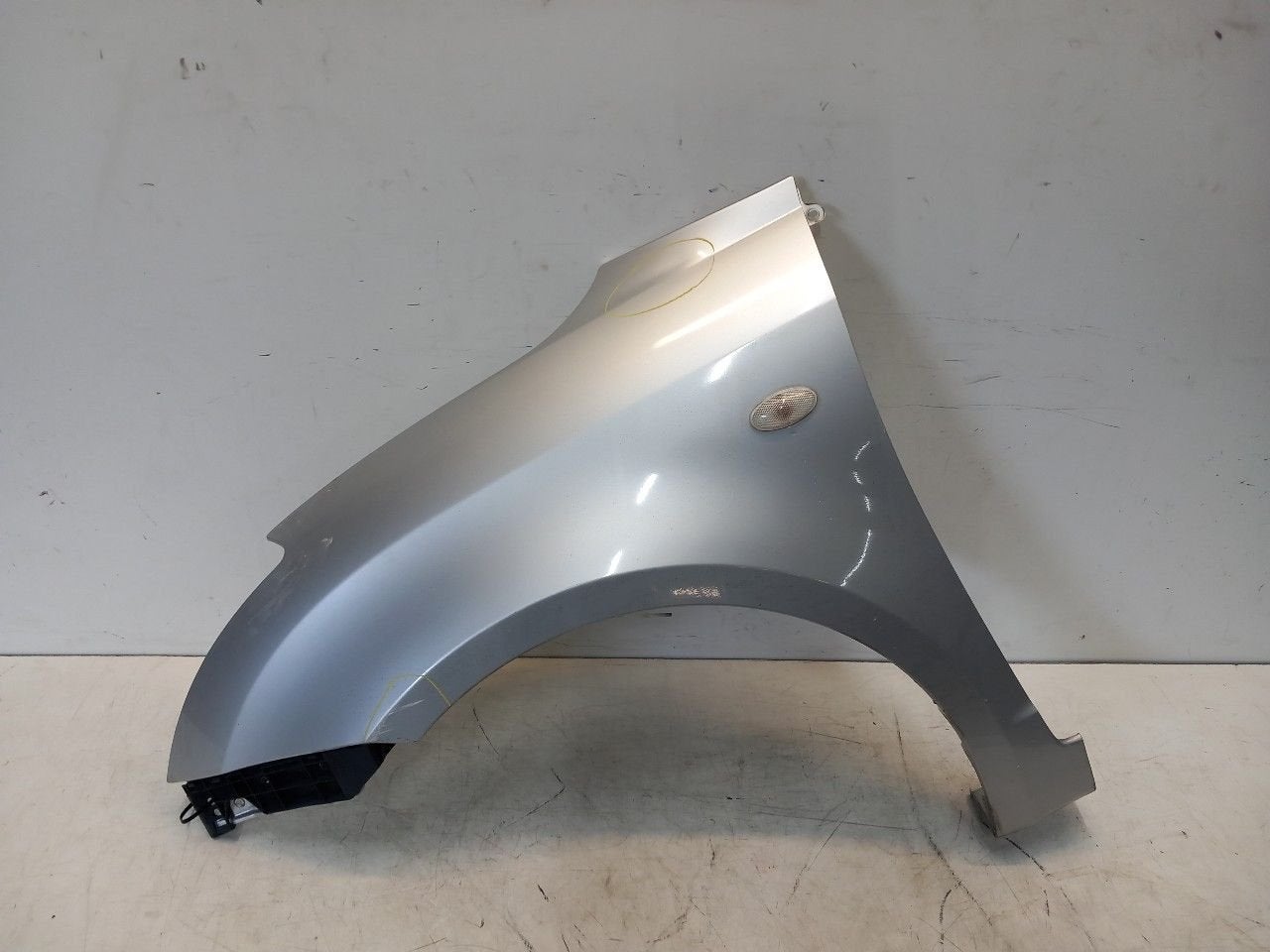 Spatbord links voor Suzuki Swift, Auto-onderdelen, Onderdelen@venauto.nl, Van der Ven Autorecycling B.V., Gebruikt, Ettenseweg 76, 4706 PB Roosendaal, The Netherlands
