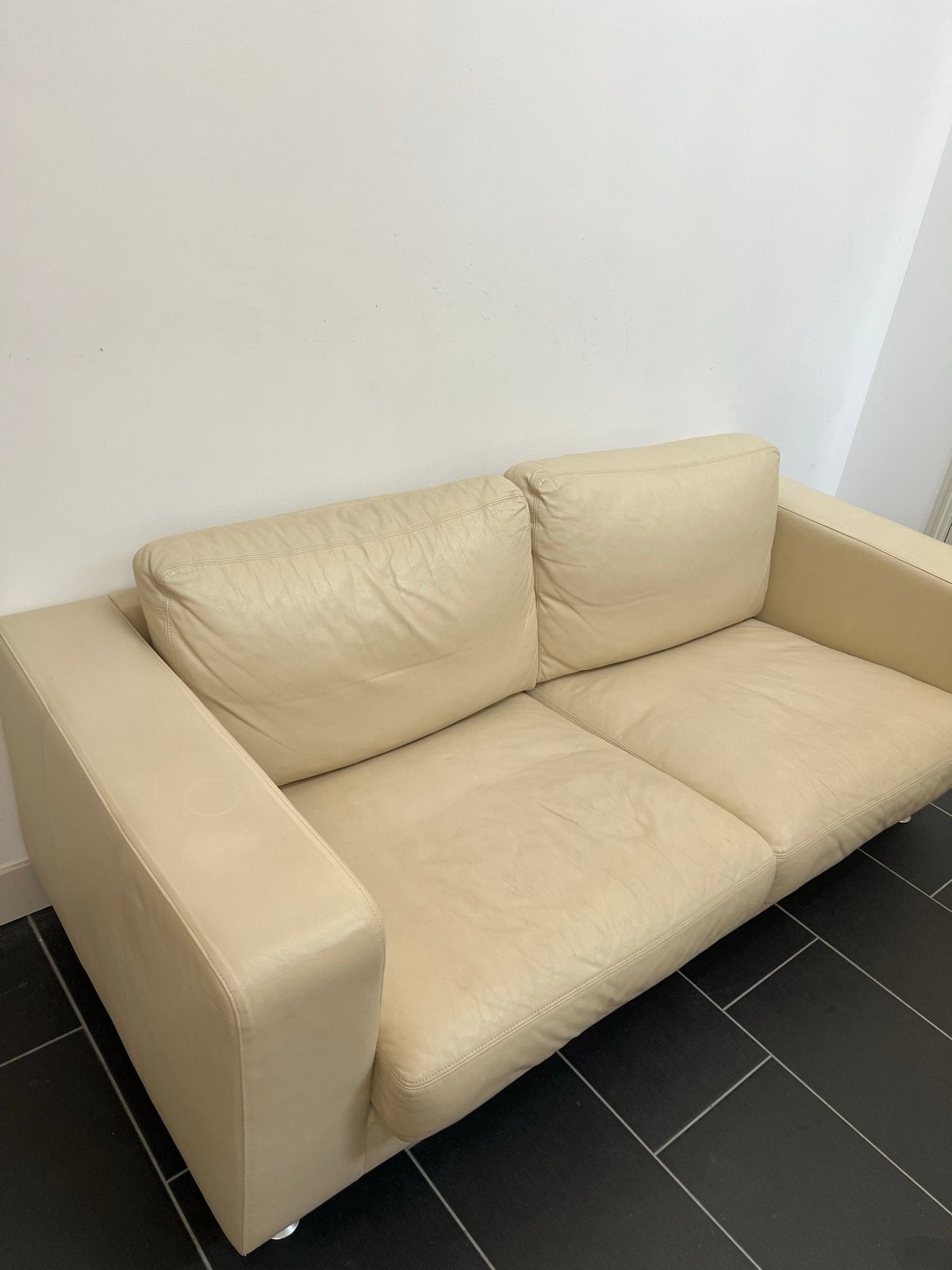 Cream-colored leather two-seater sofa, Ophalen, Gebruikt, 150 tot 200 cm, Tweepersoons