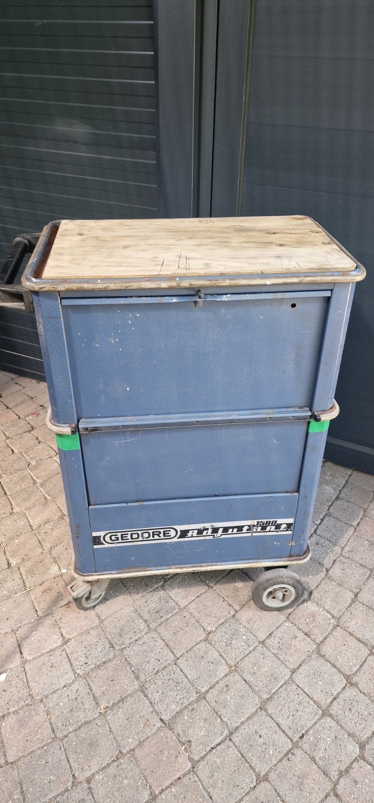 Gereedschapwagen, Ophalen