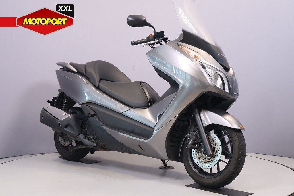 Honda FORZA 300 (bj 2016), Scooter, Honda Motor Europe Ltd, Bedrijf, Customer.service@honda-eu.com