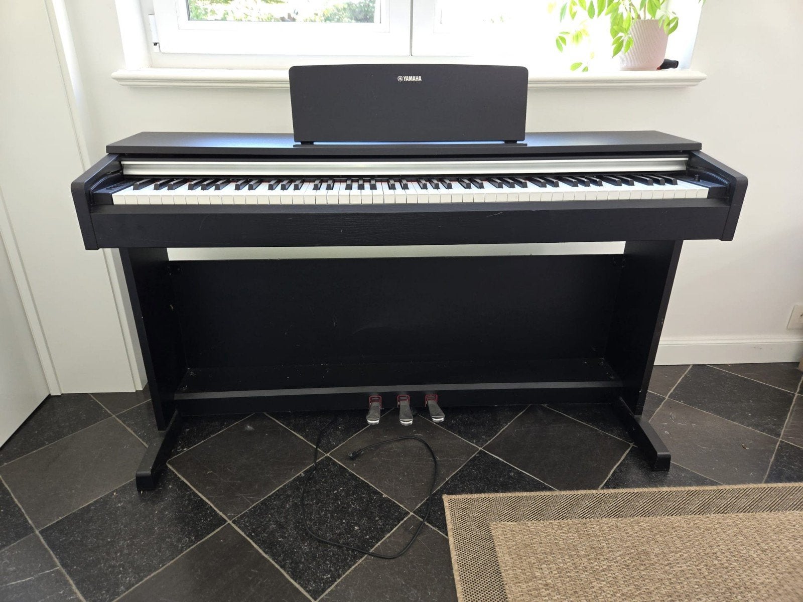 Yamaha Arius YDP-142 Digitaal Piano - Zo goed als nieuw, Muziek en Instrumenten, Piano's, Ophalen, Gebruikt, Zwart, Digitaal