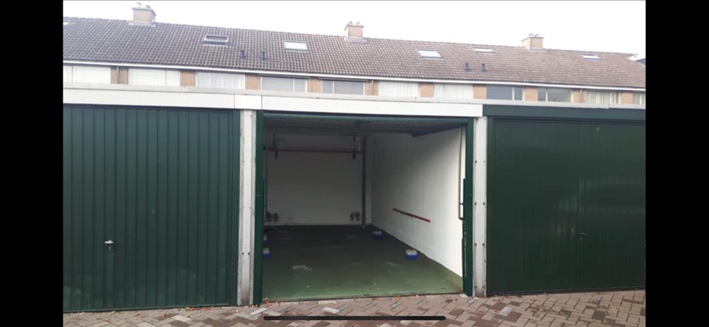 Garage badhuistraat koog aan de zaan TE HUUR, Noord-Holland