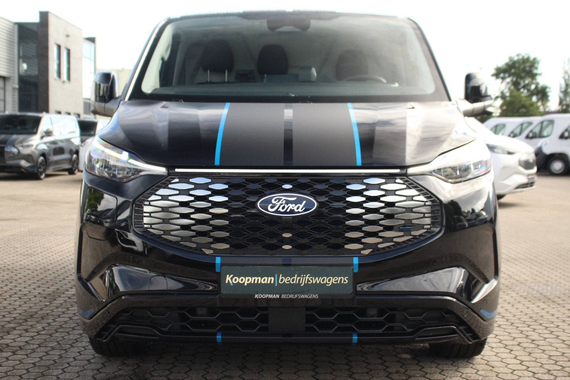 Ford E-Transit Custom 320 L1H1 Sport | 71kWh | 160kW/218pk |, Automaat, 71 kWh, 2800 kg, Zwart
