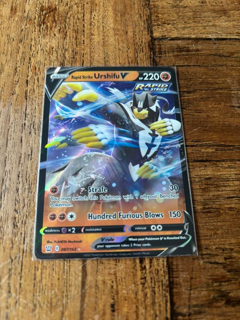 Rapid strike urshifu v pokemon, Ophalen of Verzenden, Zo goed als nieuw