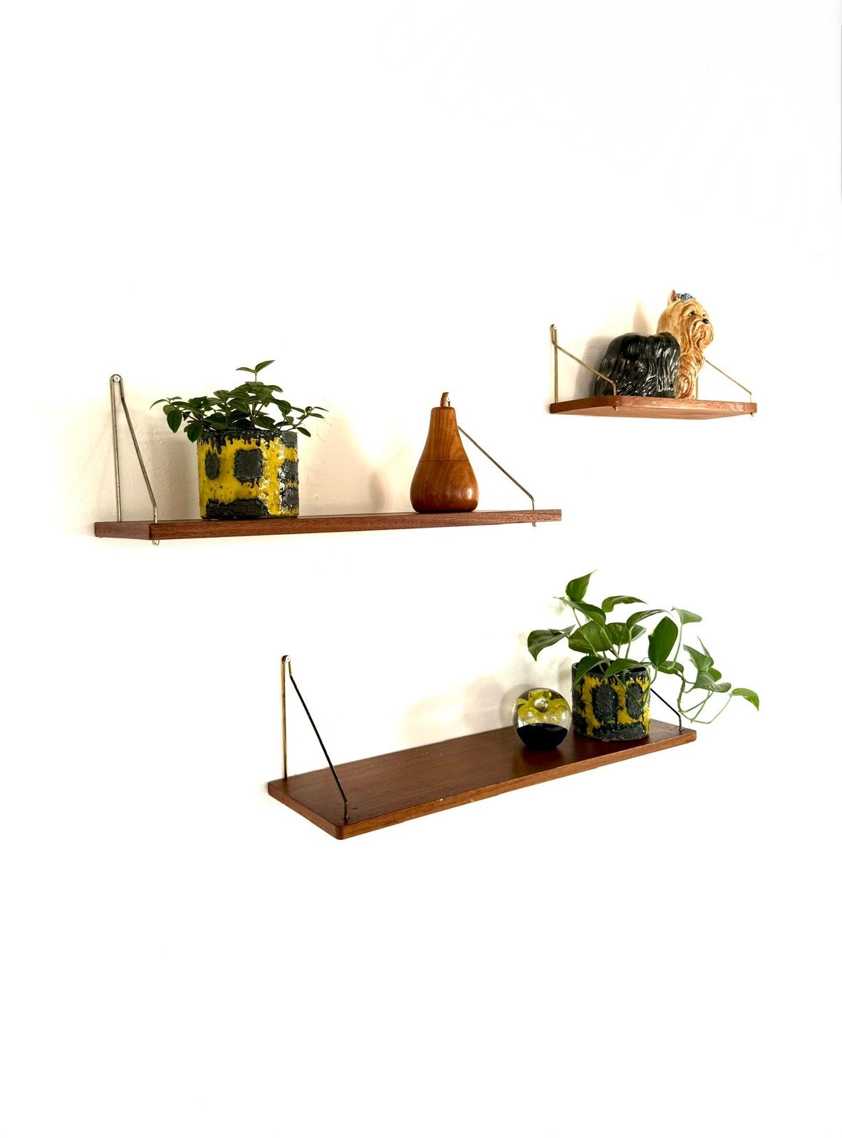 Set van 3 Deense teak & messing wandplanken ‘60, Gebruikt, Ophalen of Verzenden, Nvt, Nvt