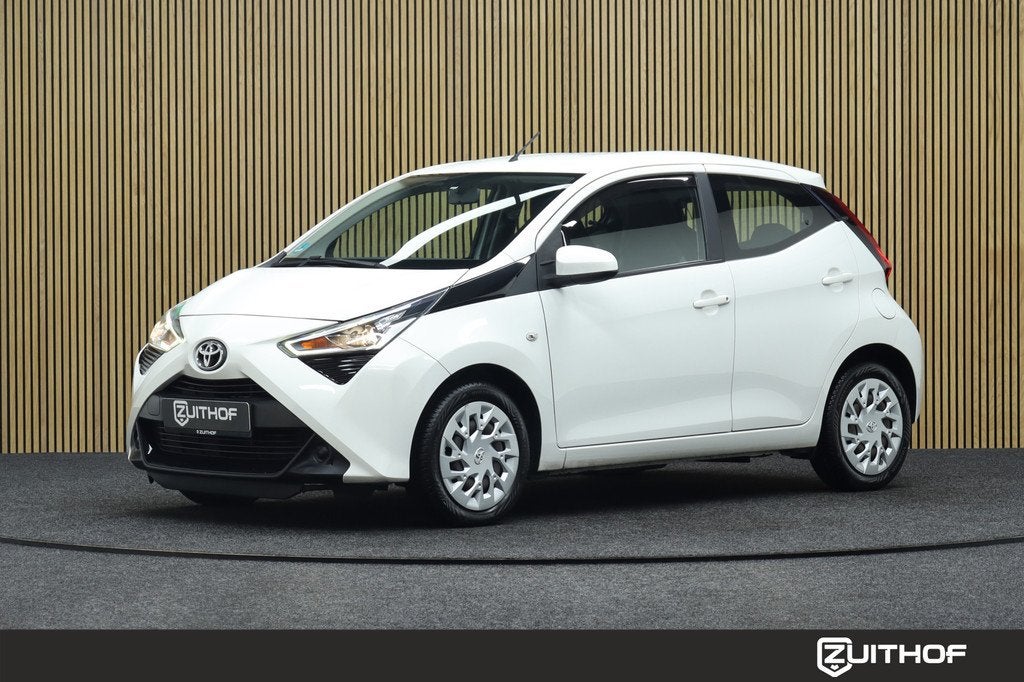 Toyota Aygo 1.0 VVT-i x-play Limited | Apple Carplay & Andro, 12 maanden, Stof, Gebruikt, 4 stoelen
