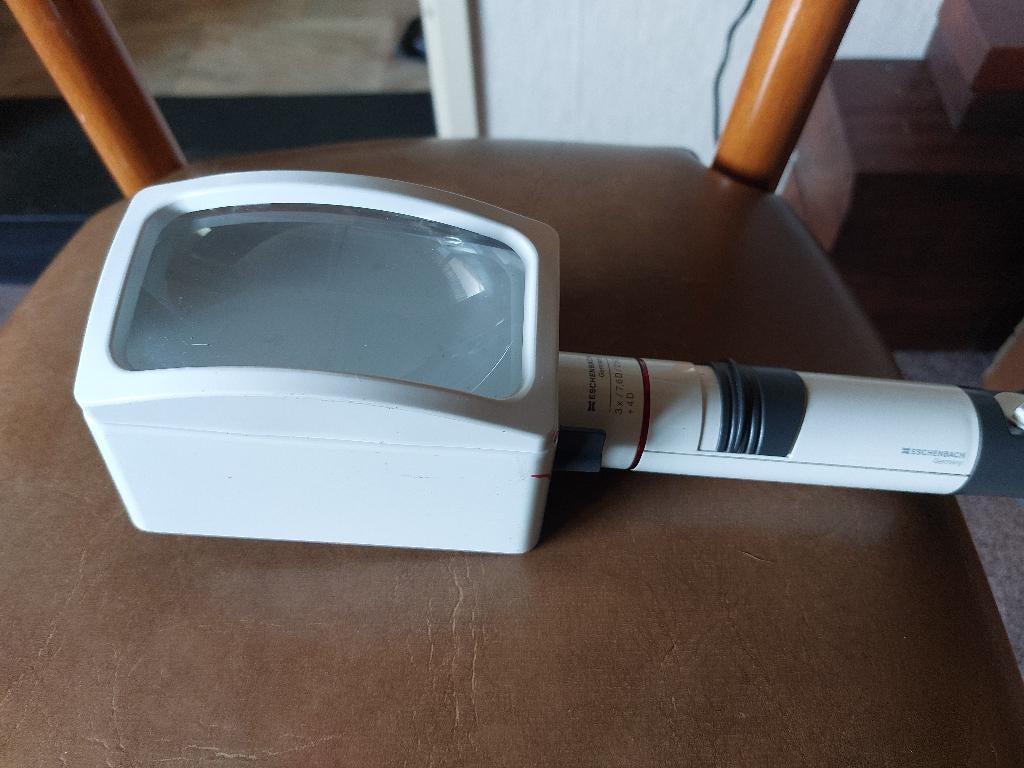 Vergrootglas met lamp, Ophalen, Zo goed als nieuw, Loeplamp