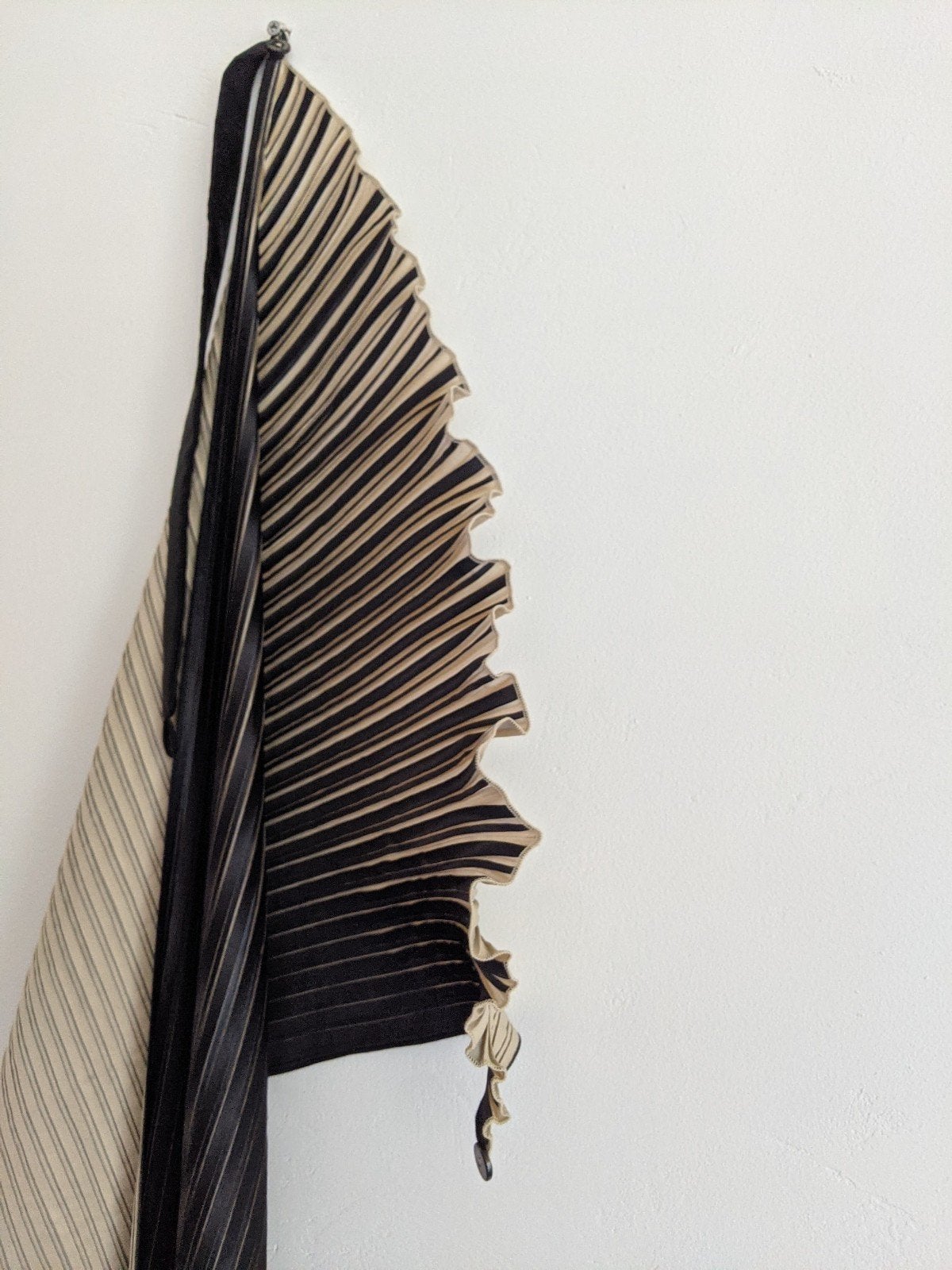 Issey Miyake pleated scarf designer sjaal, Ophalen of Verzenden, Zo goed als nieuw