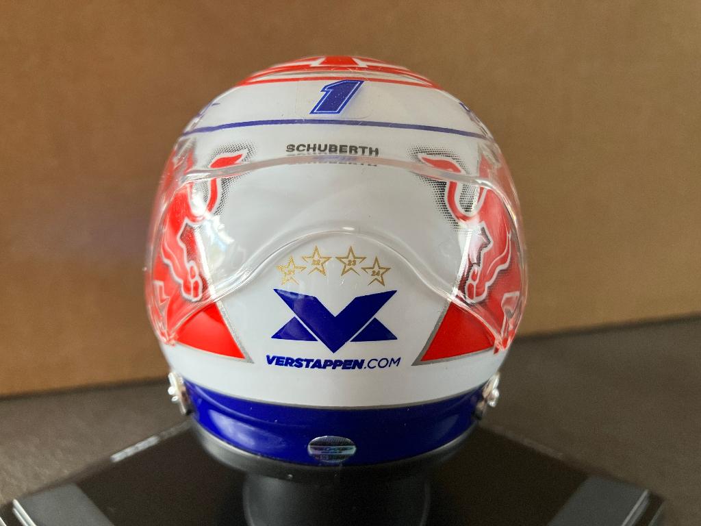 ✅ Max Verstappen 1:4 helm 2025 Season Red Bull RB21, Verzamelen, Automerken, Motoren en Formule 1, Ophalen of Verzenden, Nieuw