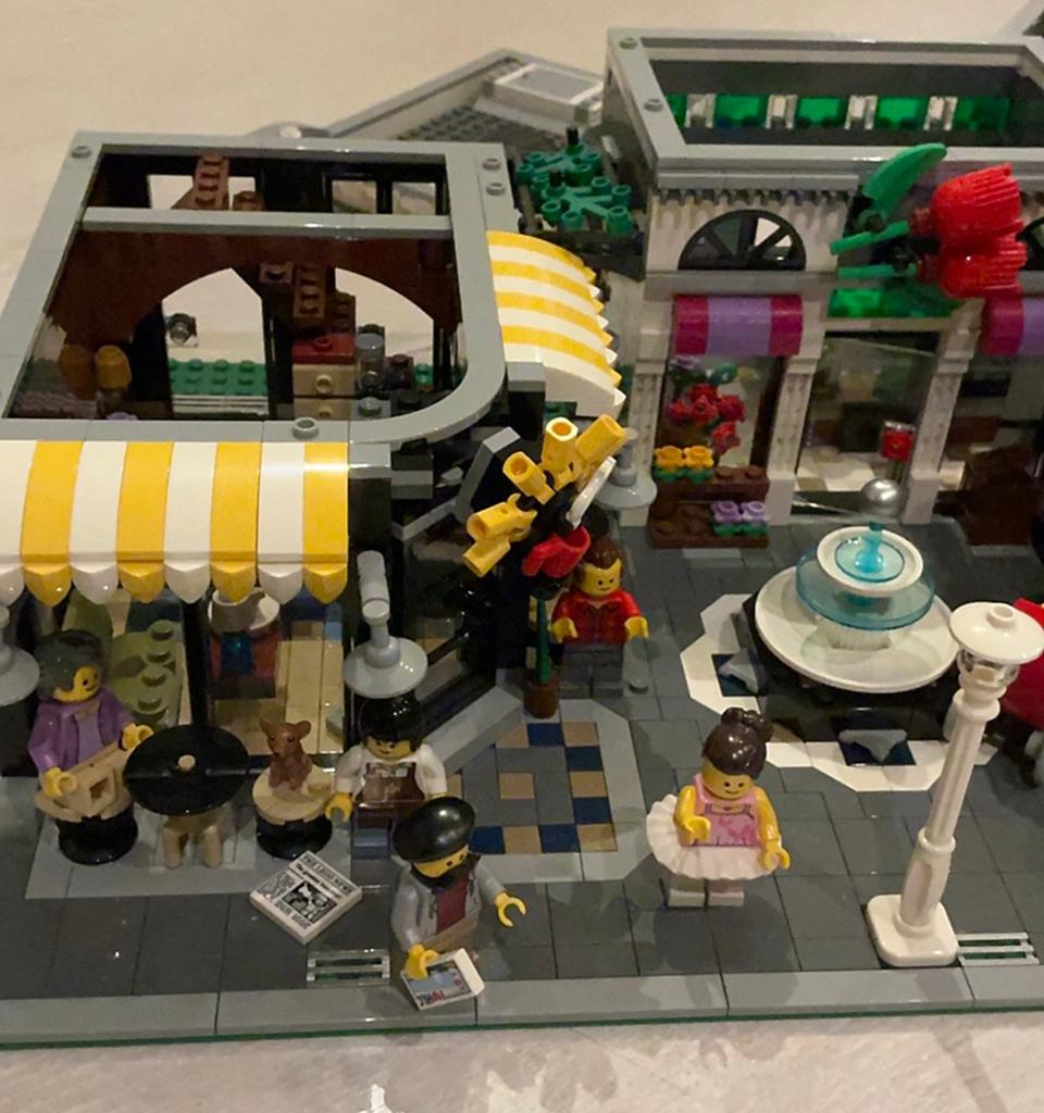 LEGO Creator Expert Gebouwenset - 10255. Compleet met doos,, Ophalen of Verzenden, Zo goed als nieuw
