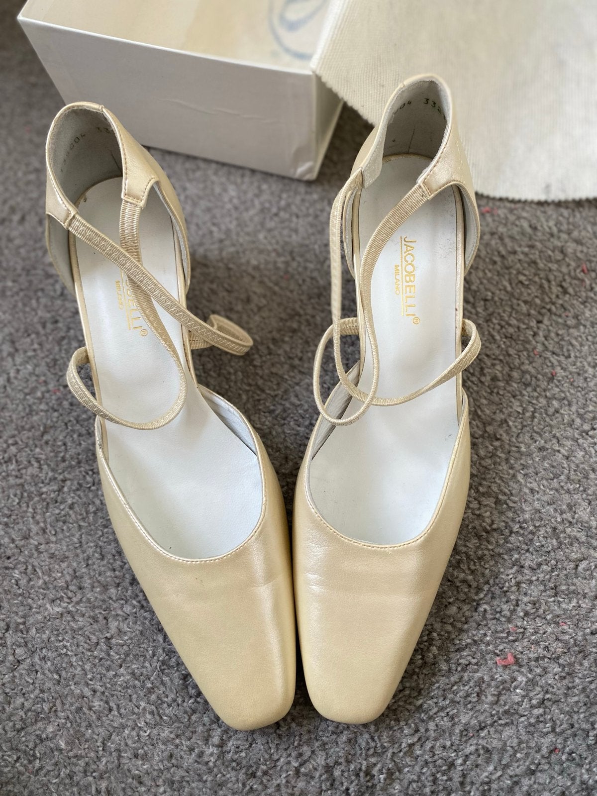 Jacbobelli Milano Pumps - Nieuwstaat - maat 40, Kleding | Dames, Schoenen, Ophalen of Verzenden, Nieuw, Beige, Pumps