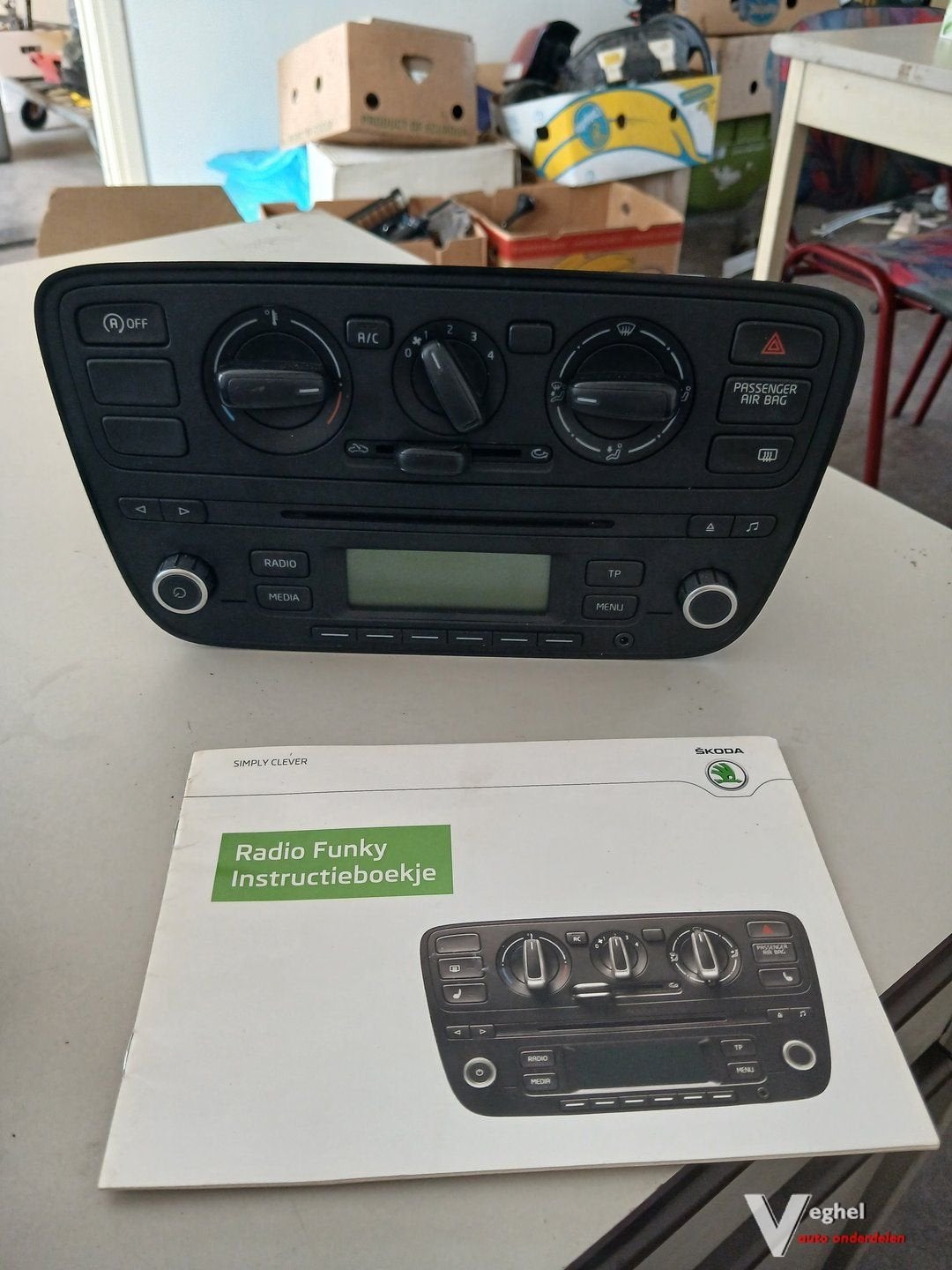 Skoda Citigo 1.0B 5drs Radio cd speler met boekje '13, Gebruikt, -, -, Ophalen of Verzenden