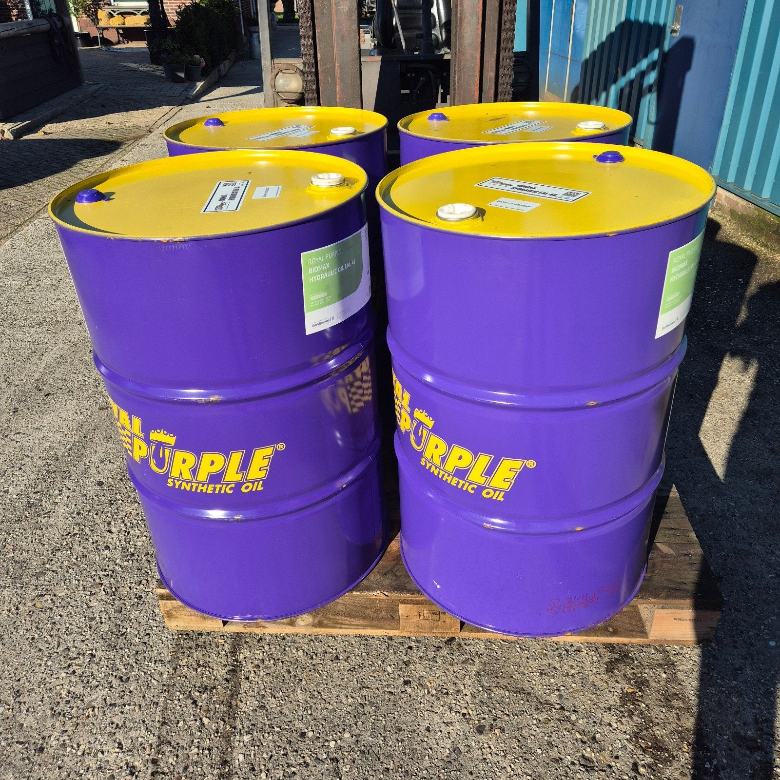 mooie oliedrums olievaten decoratie industriële reclame, Ophalen