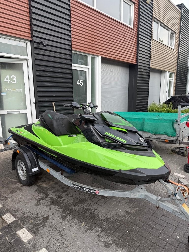 Sea-Doo RXP-X RS 300 (2020) | 100 uur | Inclusief trailer, Ophalen, Zo goed als nieuw, Benzine, 200 pk of meer