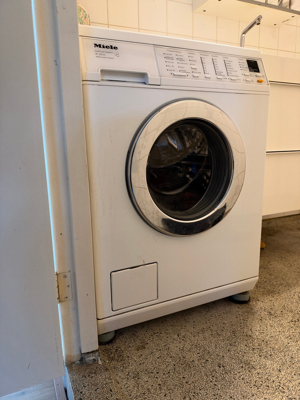 Miele W 3833 SoftCare System Wasmachine €170,-, Ophalen, Gebruikt, Voorlader, Wolwasprogramma