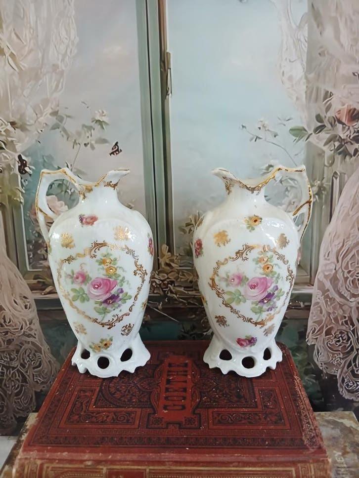 SALE...2 antieke Franse vaasjes...porselein..., Verzenden